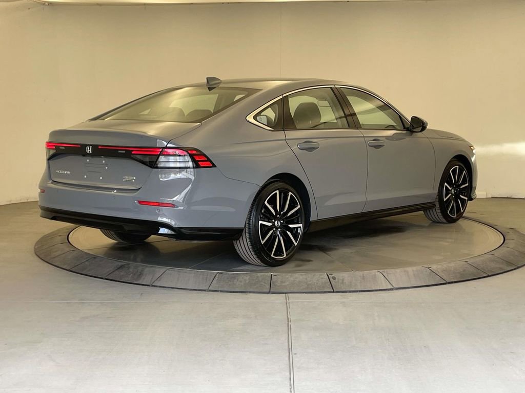 Used 2024 Honda Accord Touring image 7