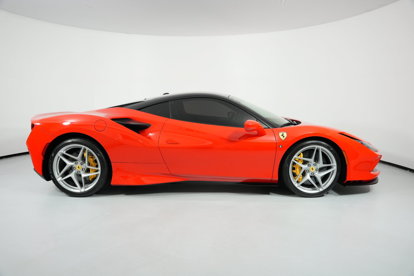 Used 2020 Ferrari F8 Tributo RWD image 15