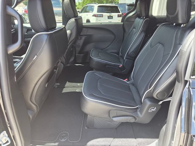 New 2027 Chrysler Pacifica Limited w/ S Appearance Package FWD image 6