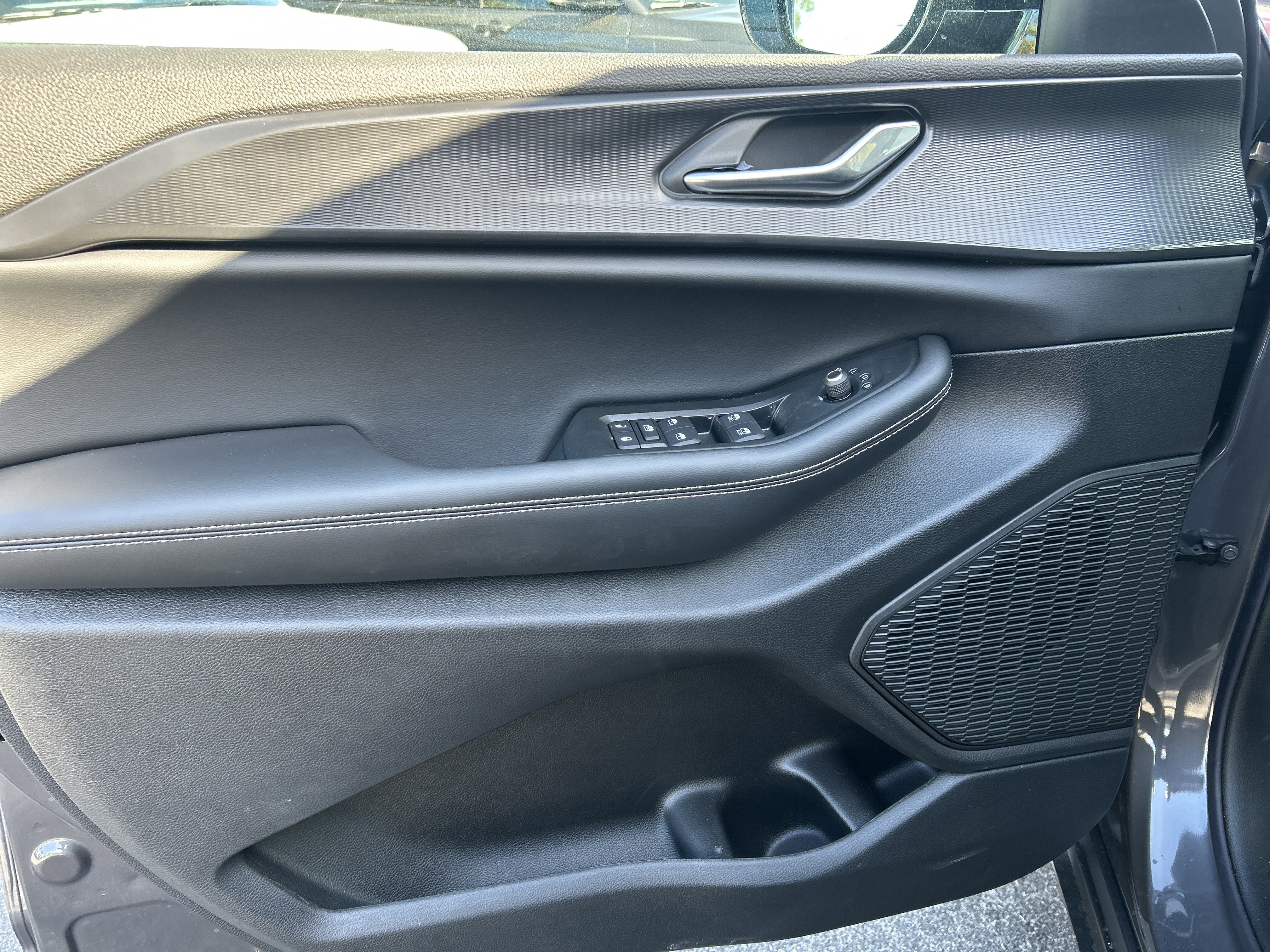 New 2025 Jeep Grand Cherokee Altitude image 11