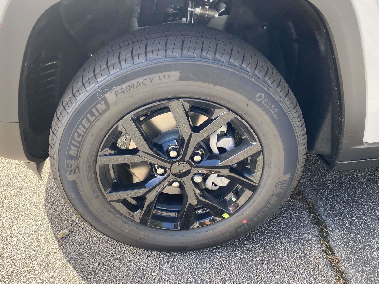 New 2025 Jeep Grand Cherokee Altitude image 15