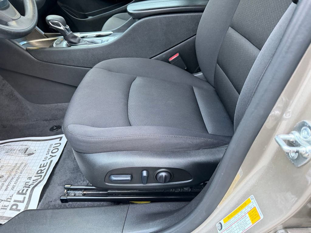 Used 2025 Chevrolet Malibu LT FWD image 12