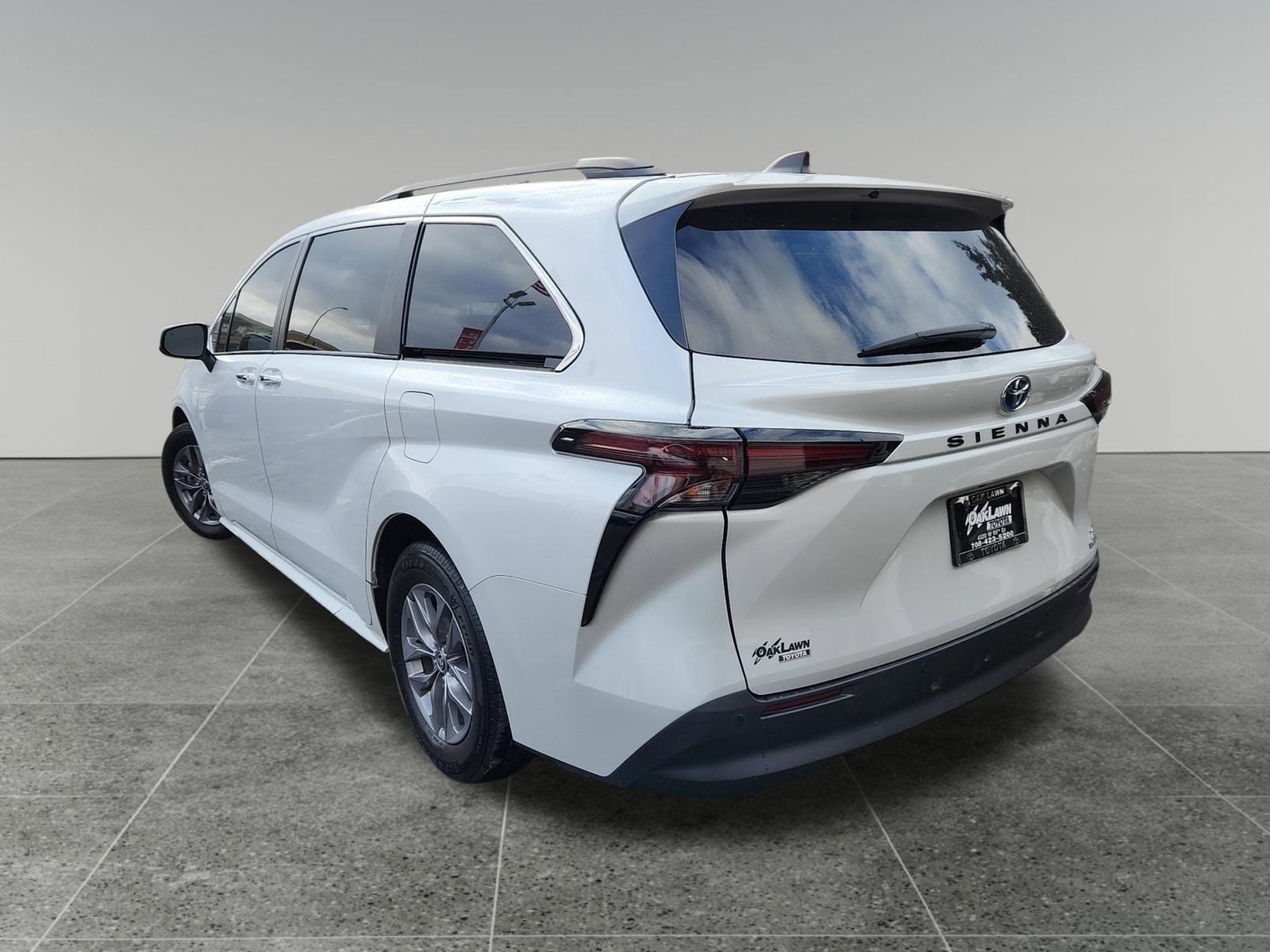 Certified 2023 Toyota Sienna XLE image 5