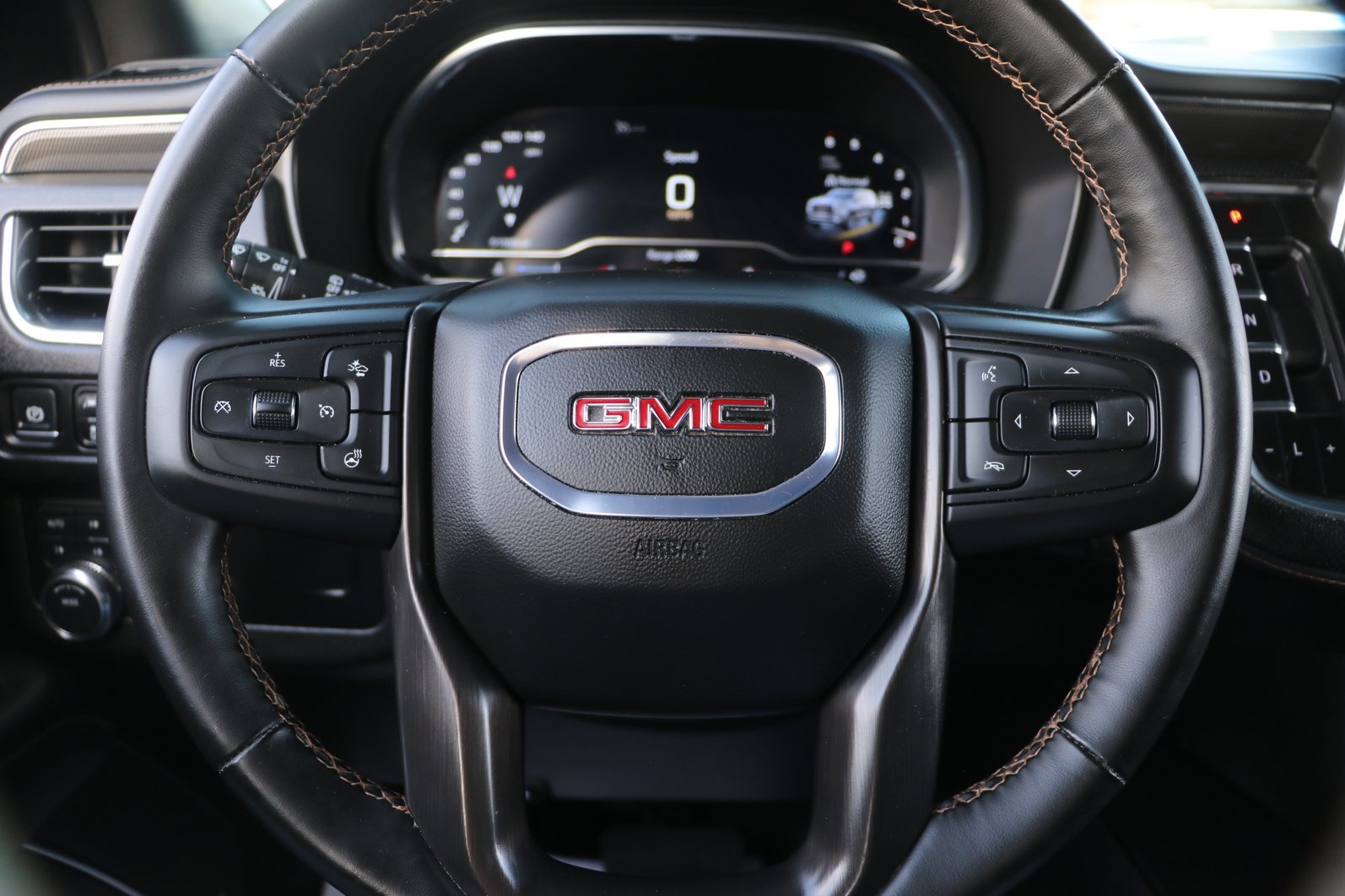 Used 2024 GMC Yukon AT4 w/ Technology Package AWD/4WD image 17