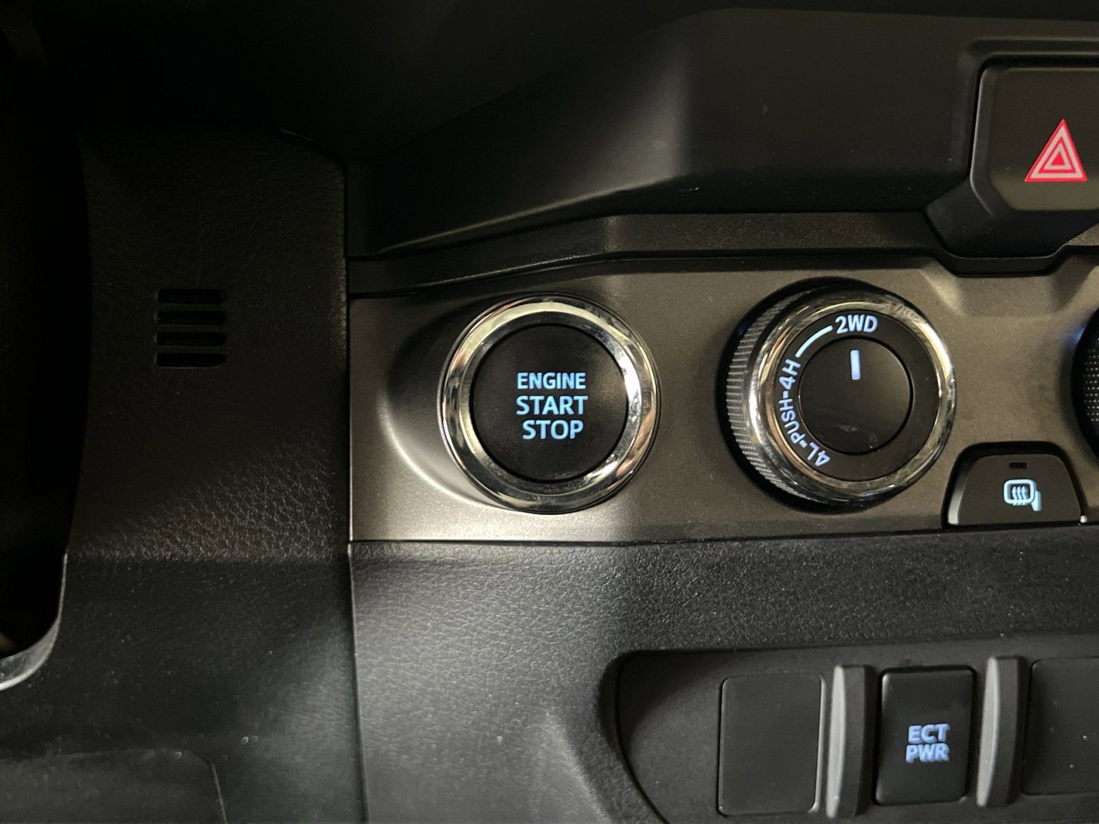 Used 2020 Toyota Tacoma TRD Off-Road AWD/4WD image 30