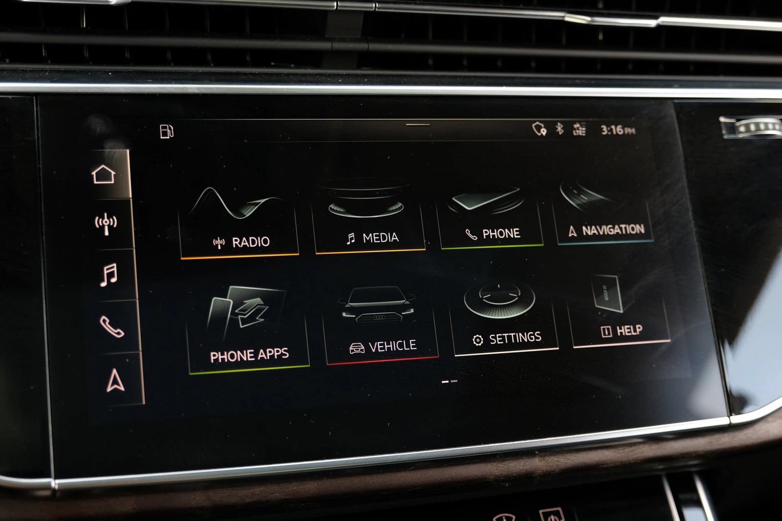 Used 2020 Audi Q8 Prestige w/ Prestige Package AWD/4WD image 26