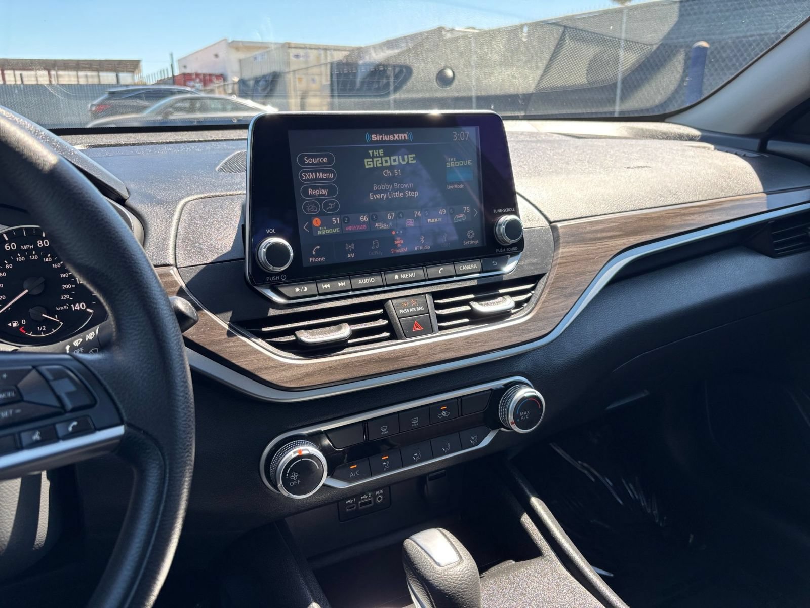 Used 2025 Nissan Altima 2.5 SV FWD image 17