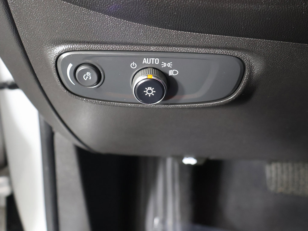 Used 2020 Chevrolet Equinox LT w/ LPO, Cargo Package FWD image 30