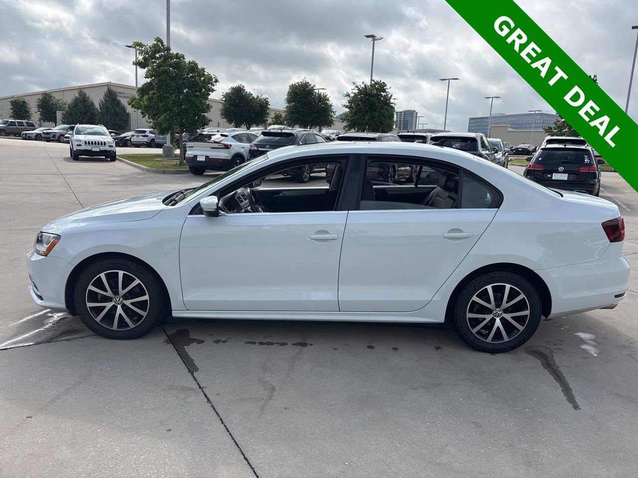 Used 2017 Volkswagen Jetta SE image 8