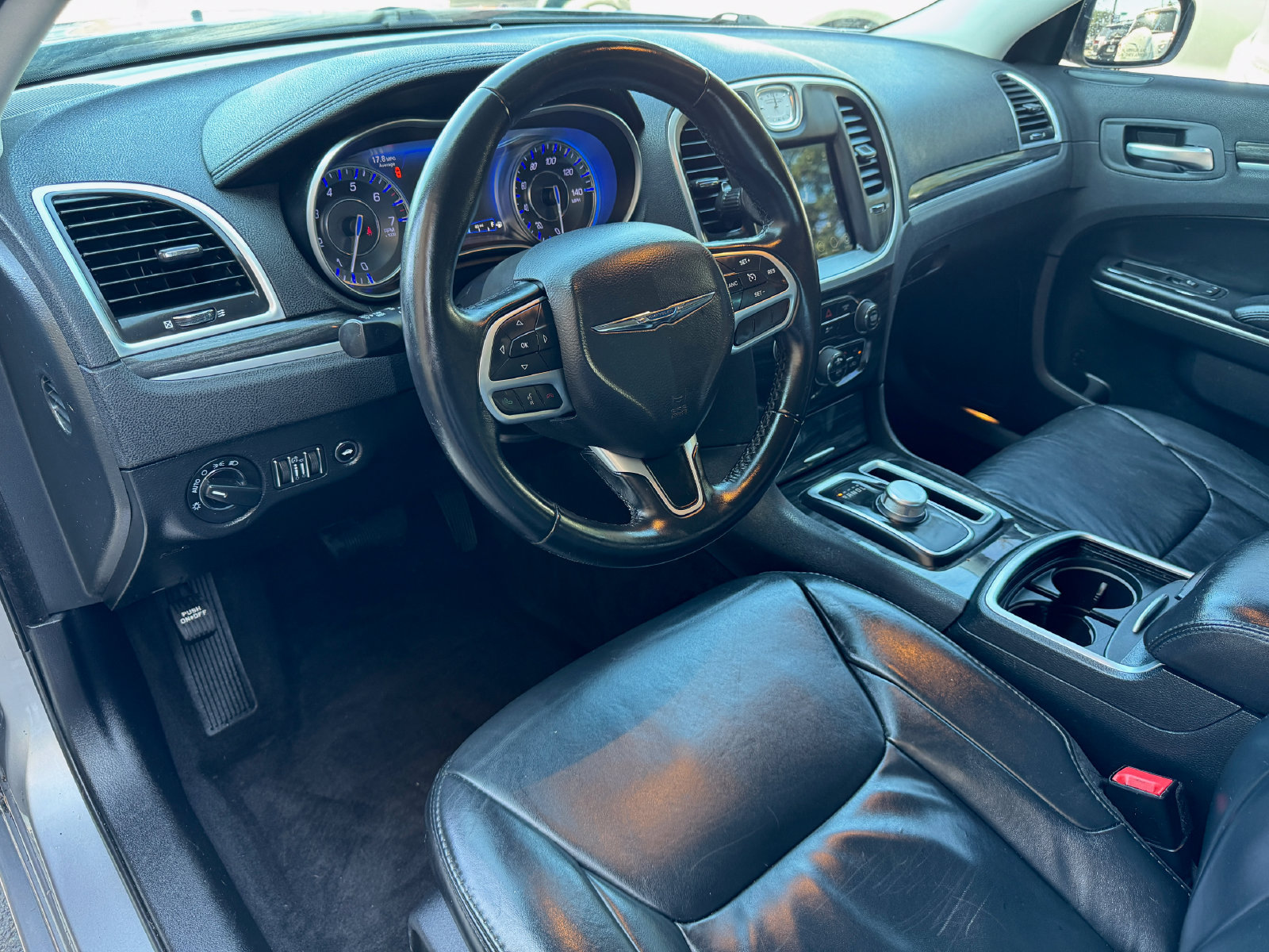 Used 2017 Chrysler 300 Limited AWD/4WD image 10