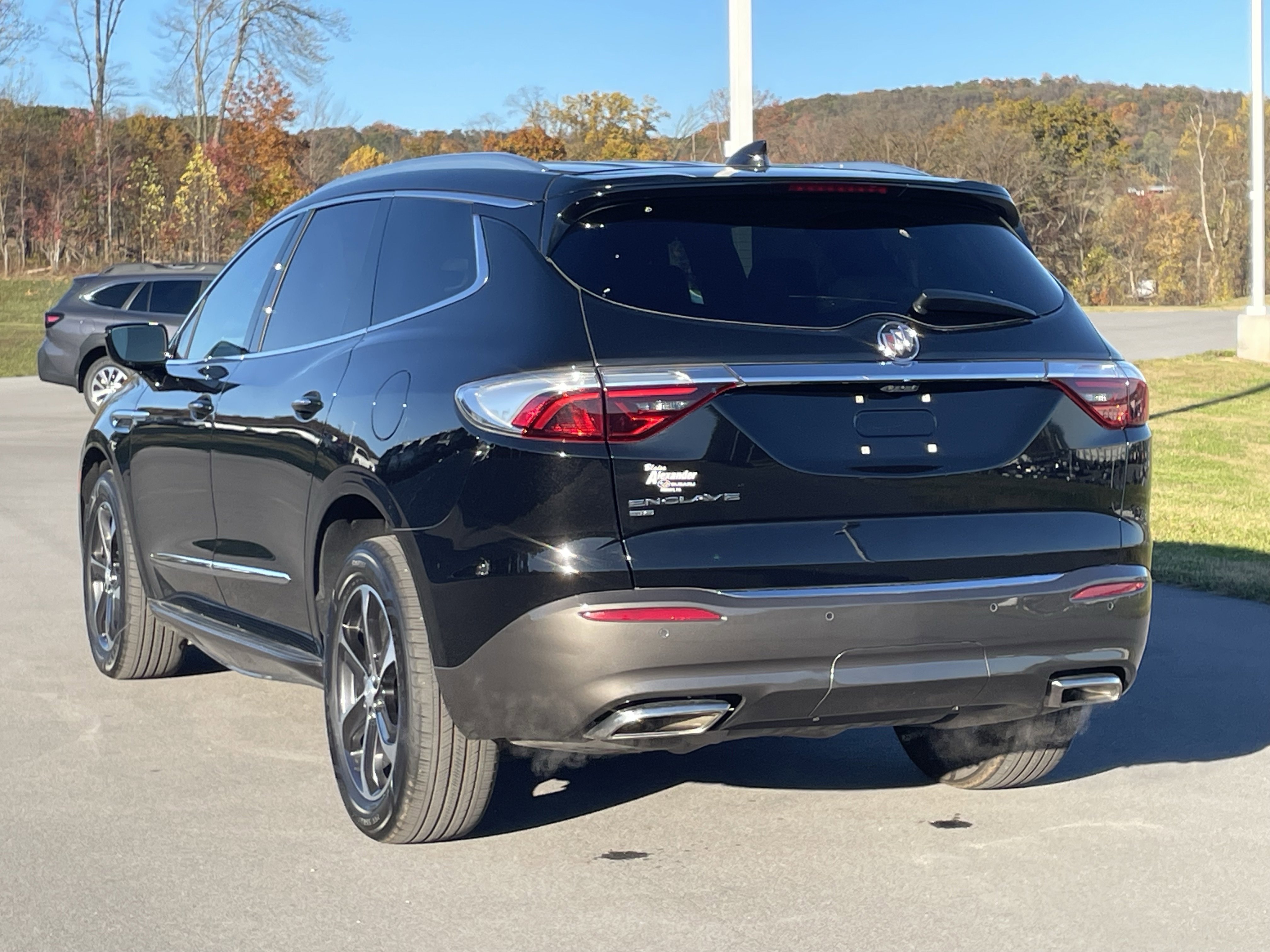 Used 2023 Buick Enclave Premium w/ LPO, Touring Package image 6