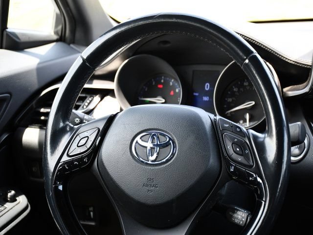 Used 2018 Toyota C-HR XLE FWD image 24