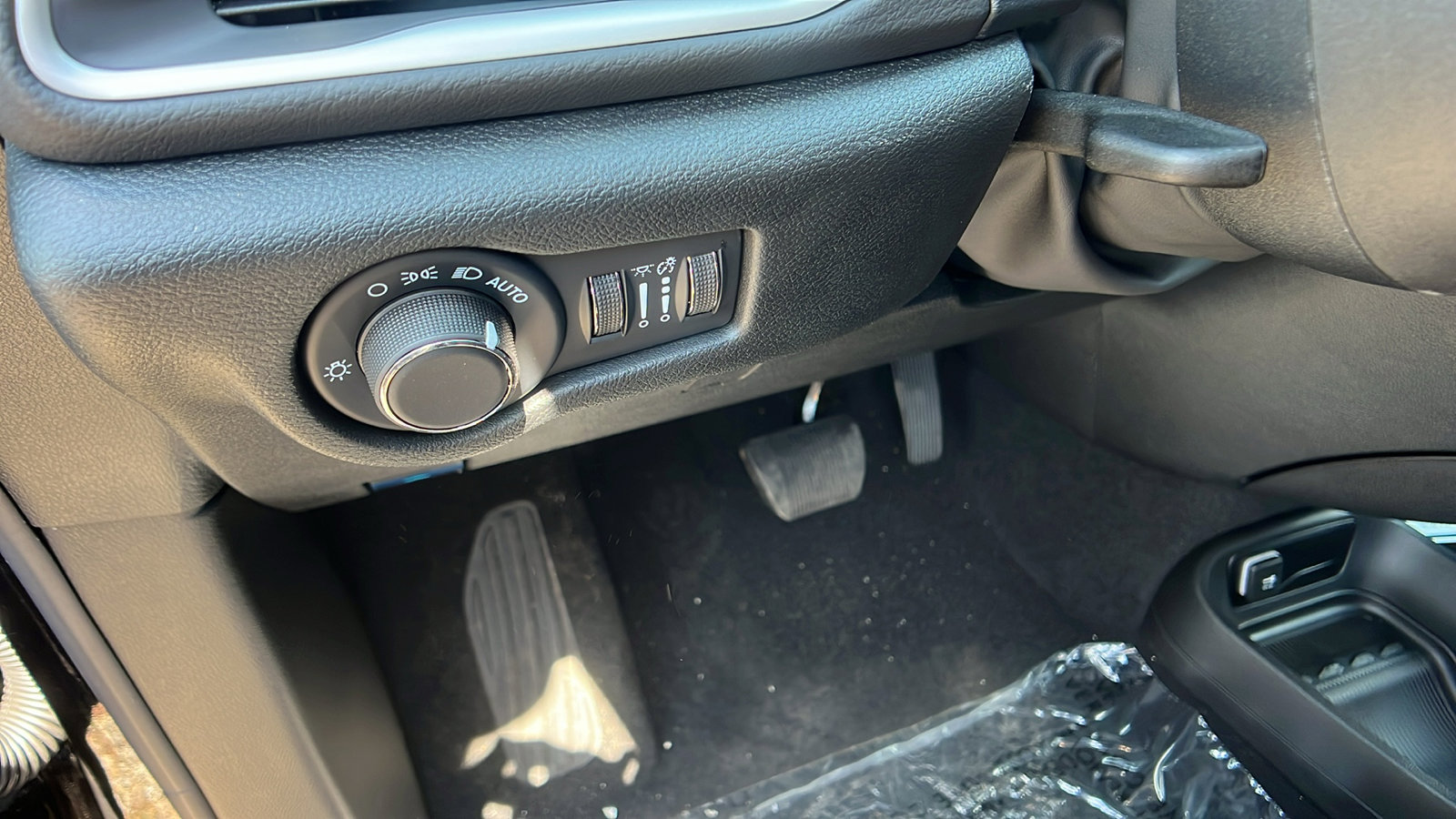 New 2026 Chrysler Voyager LX image 22