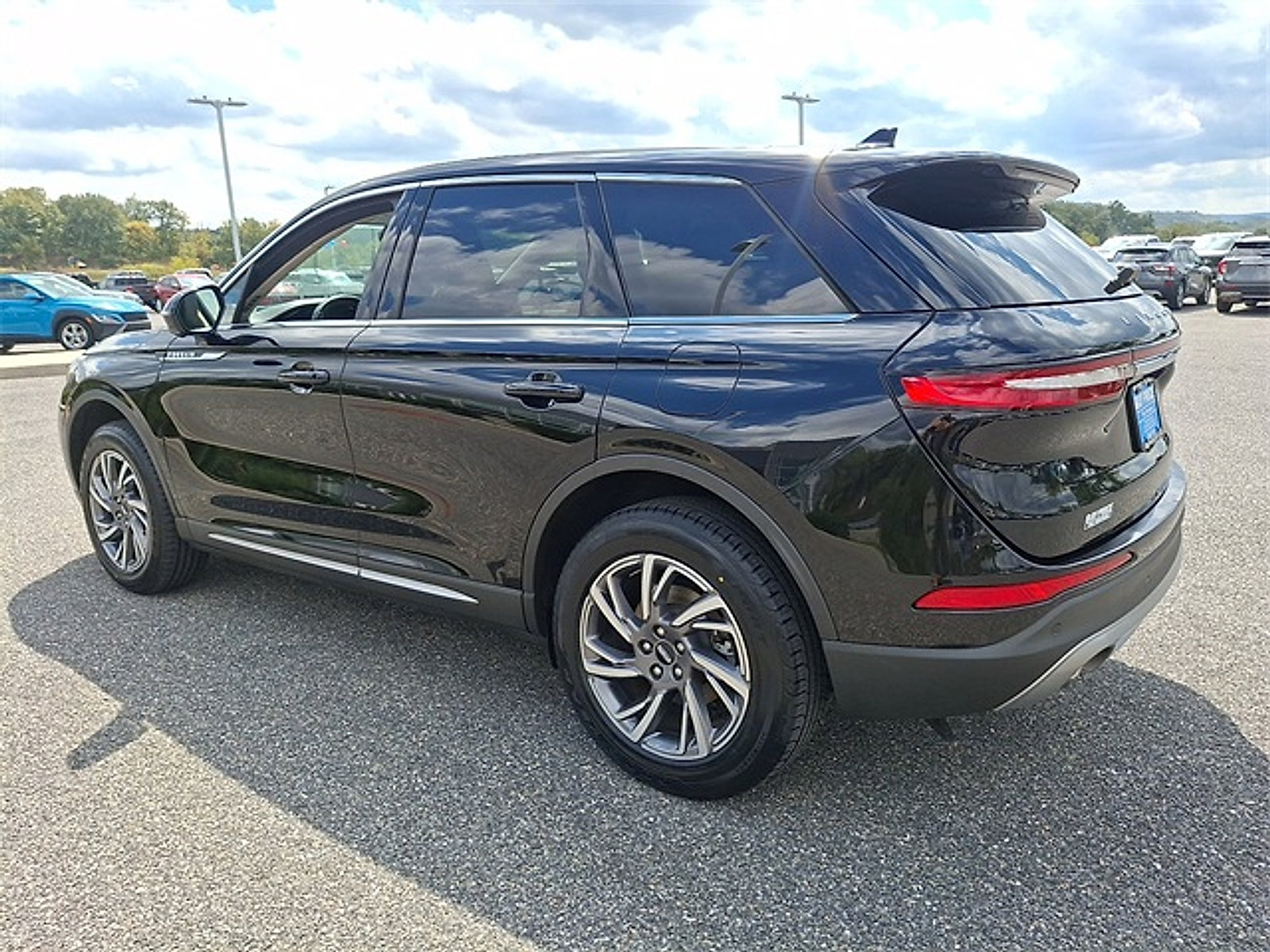 Certified 2023 Lincoln Corsair AWD w/ Equipment Group 101A image 4