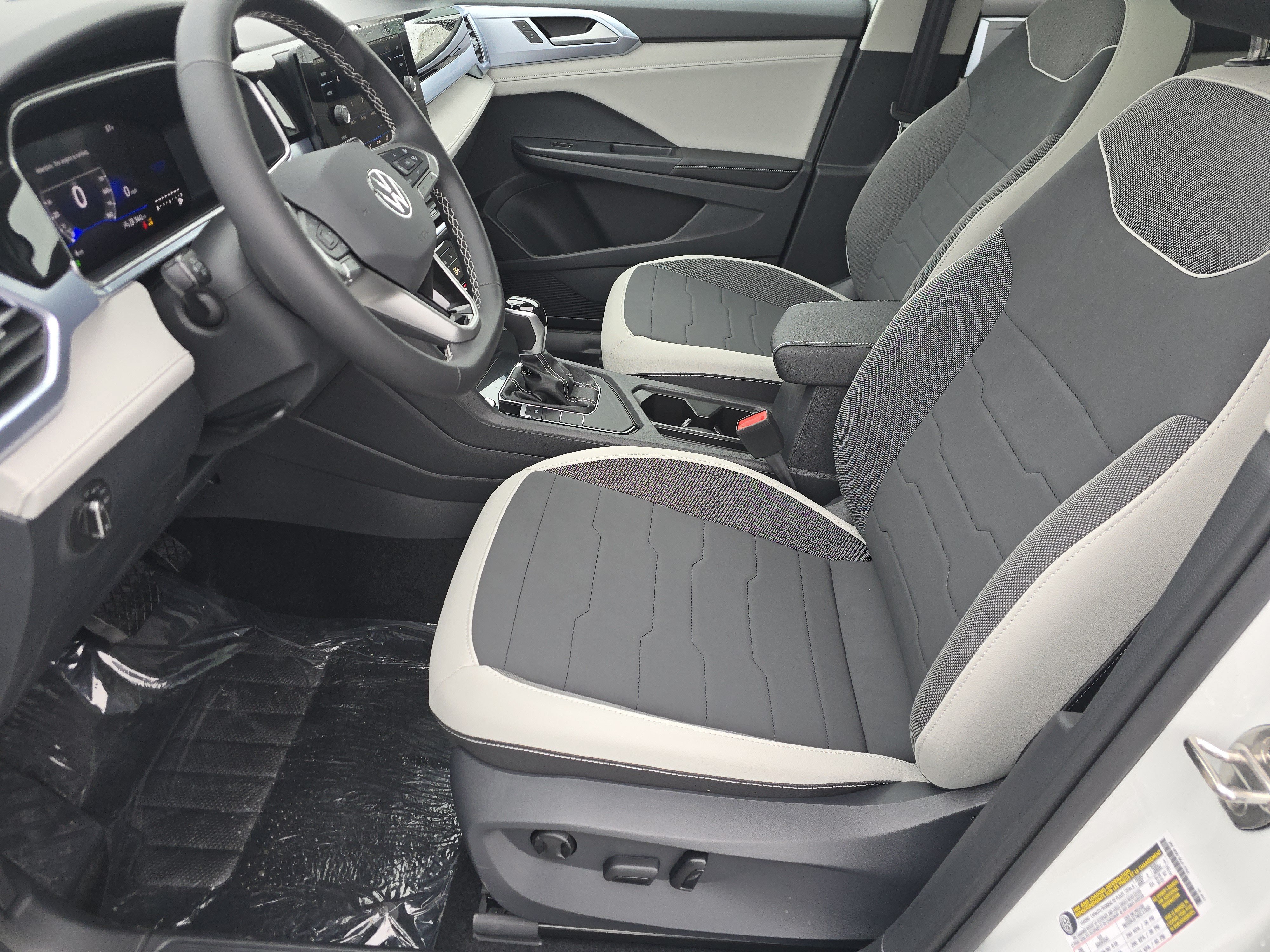 New 2026 Volkswagen Taos SE FWD image 18