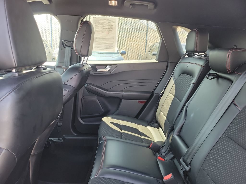 Used 2025 Ford Escape ST-Line Select AWD/4WD image 9