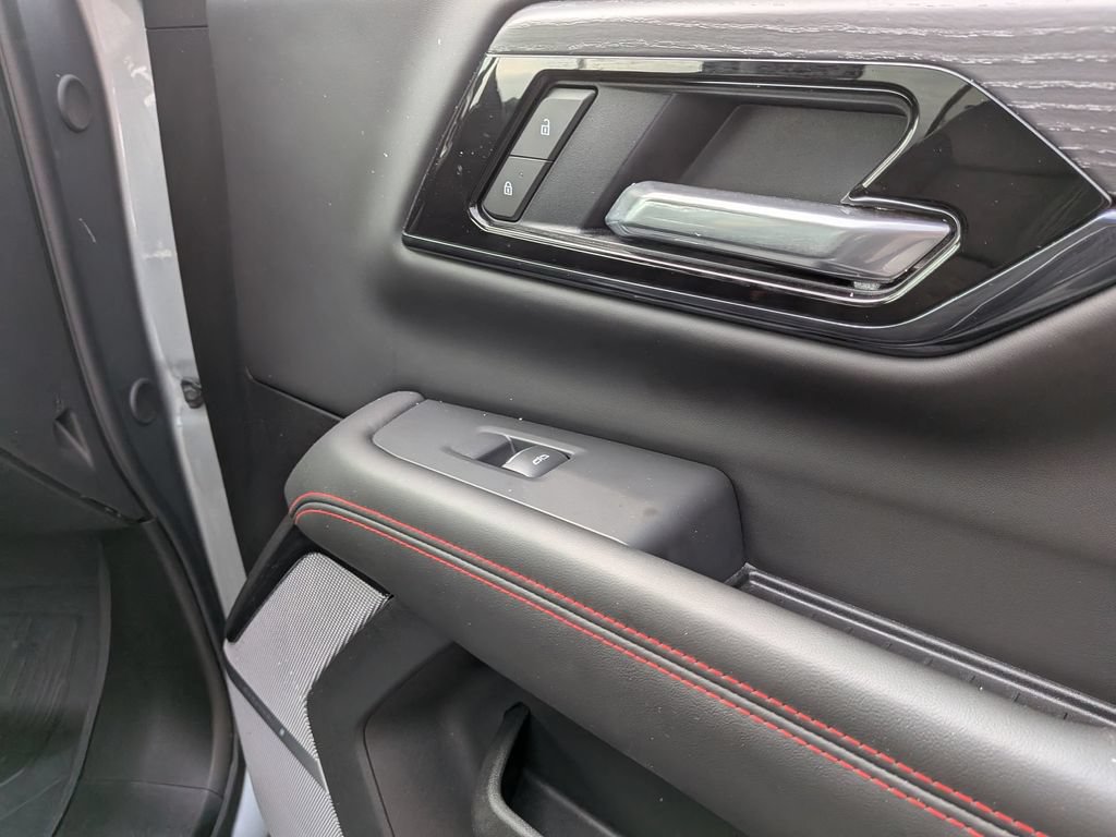 Used 2025 GMC Yukon AT4 Ultimate AWD/4WD image 27