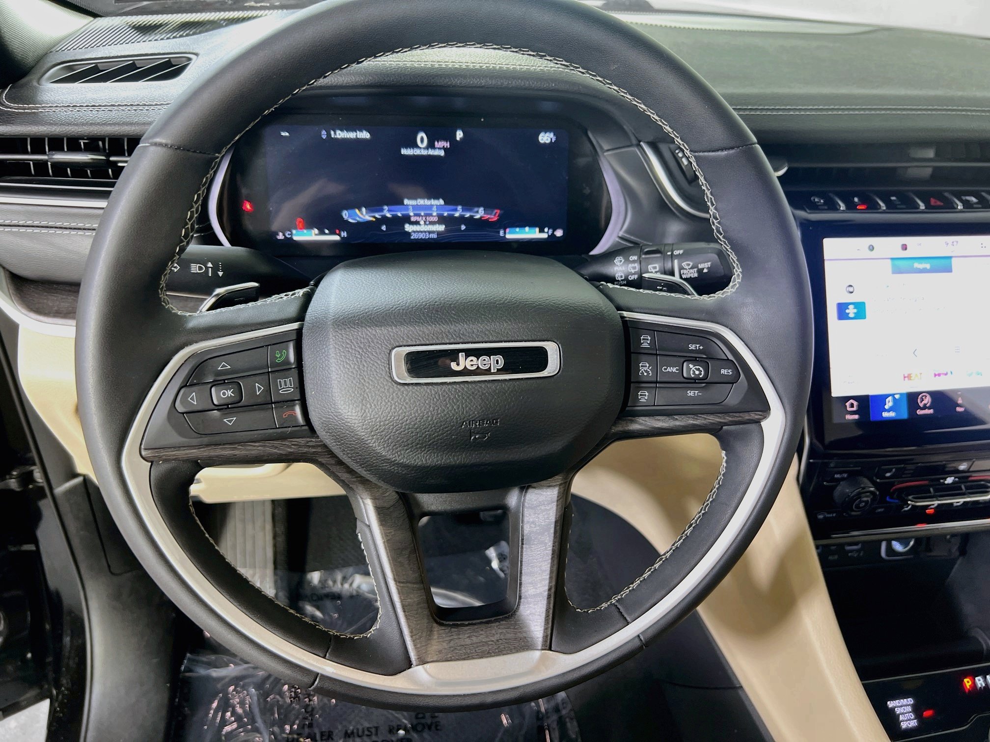 Used 2023 Jeep Grand Cherokee Limited AWD/4WD image 11