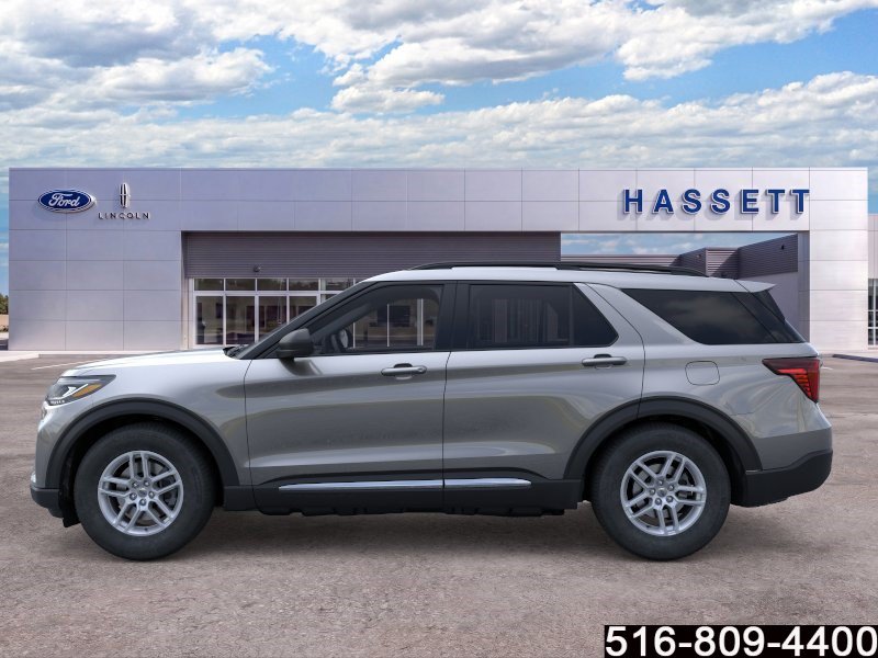 Used 2025 Ford Explorer Active AWD/4WD image 4