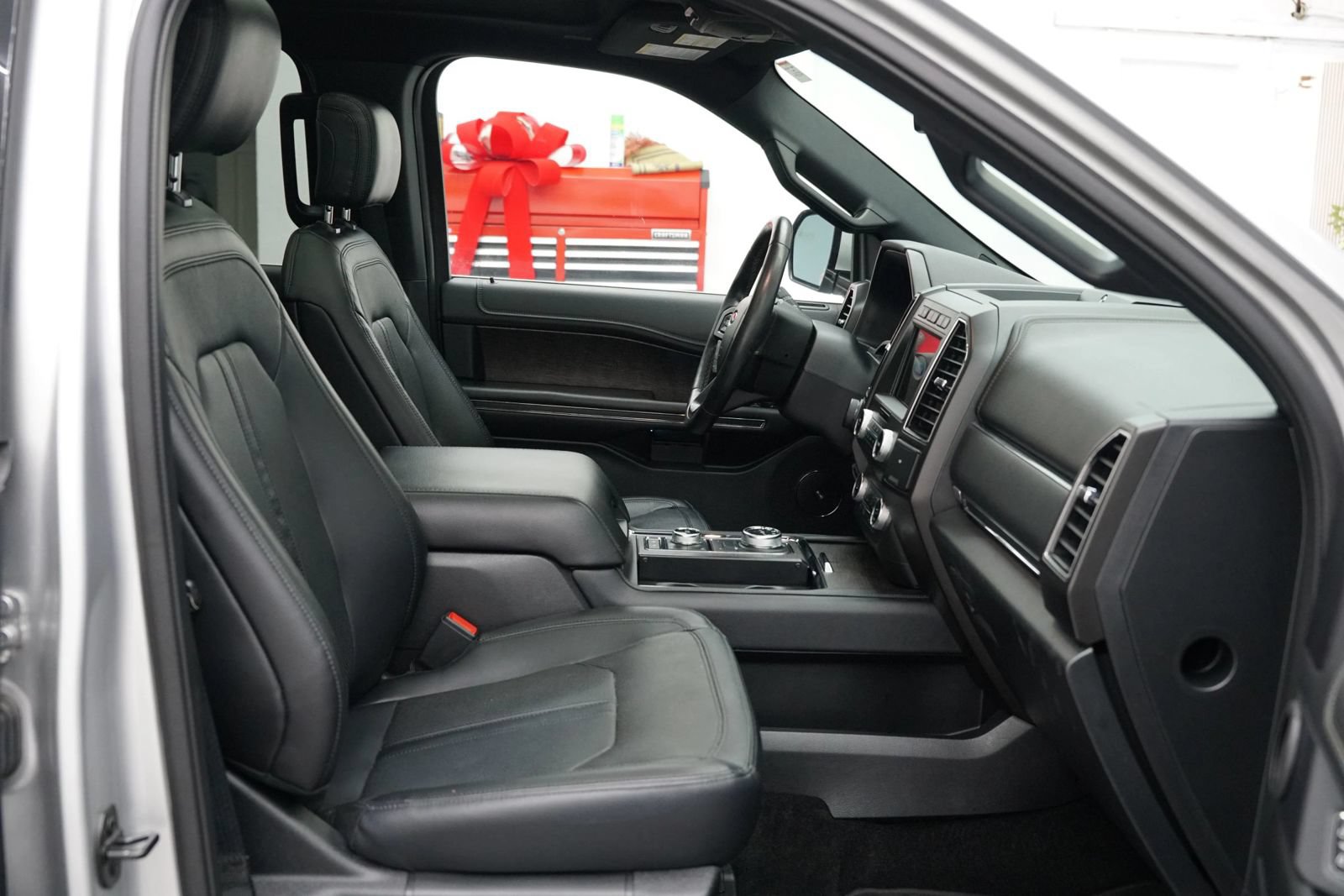 Used 2019 Ford Expedition Limited w/ Equipment Group 302A AWD/4WD image 37