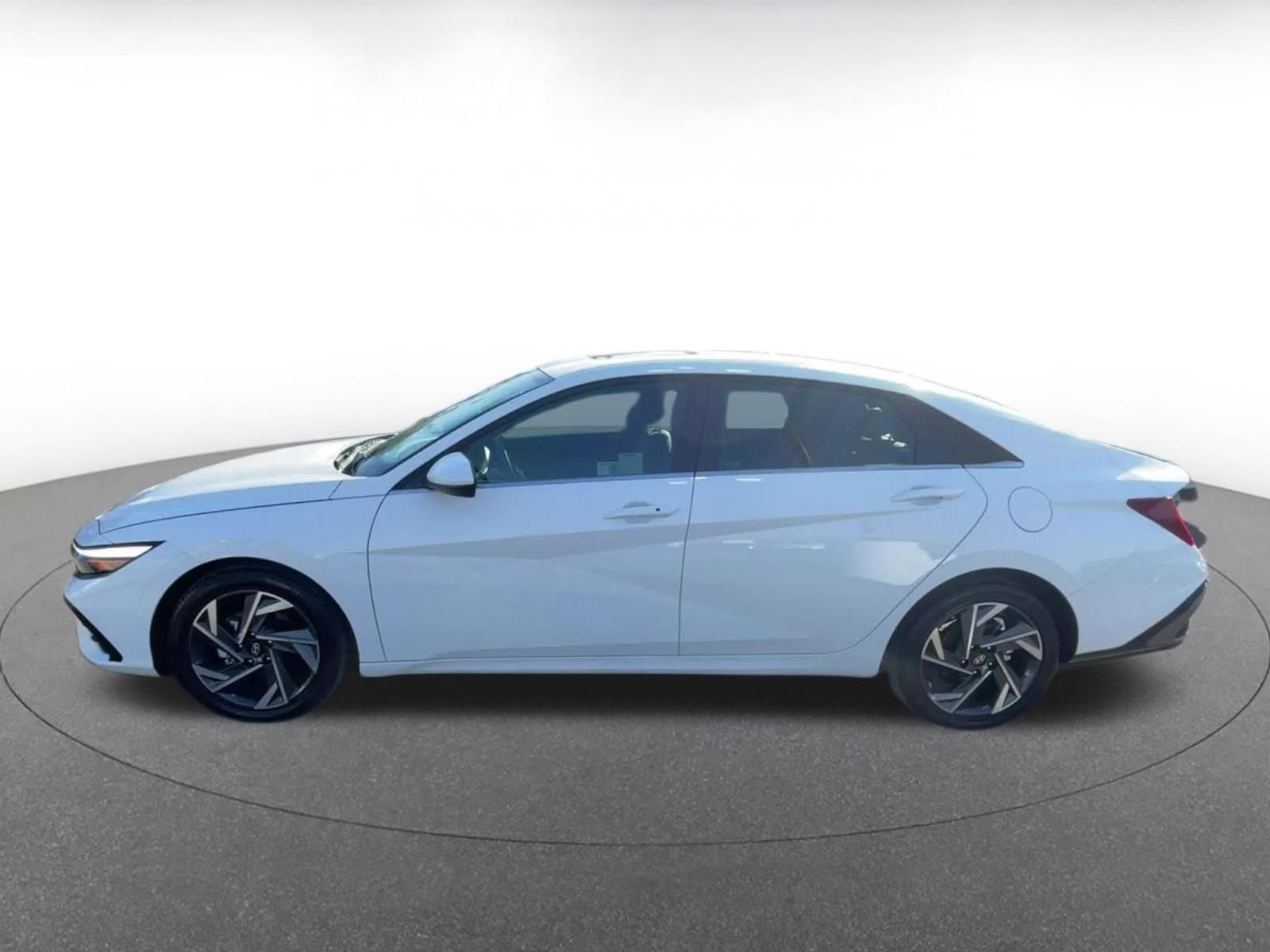 Used 2025 Hyundai Elantra SEL image 9