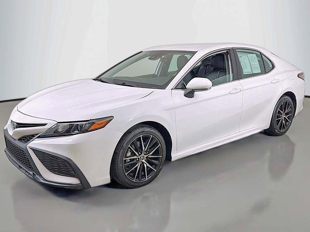 Used 2024 Toyota Camry SE FWD image 5