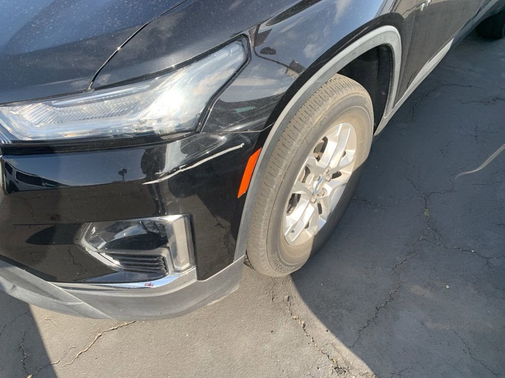 Used 2023 Chevrolet Traverse LS FWD image 2