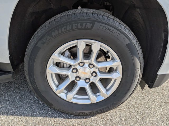 Used 2025 Chevrolet Suburban LT AWD/4WD image 12