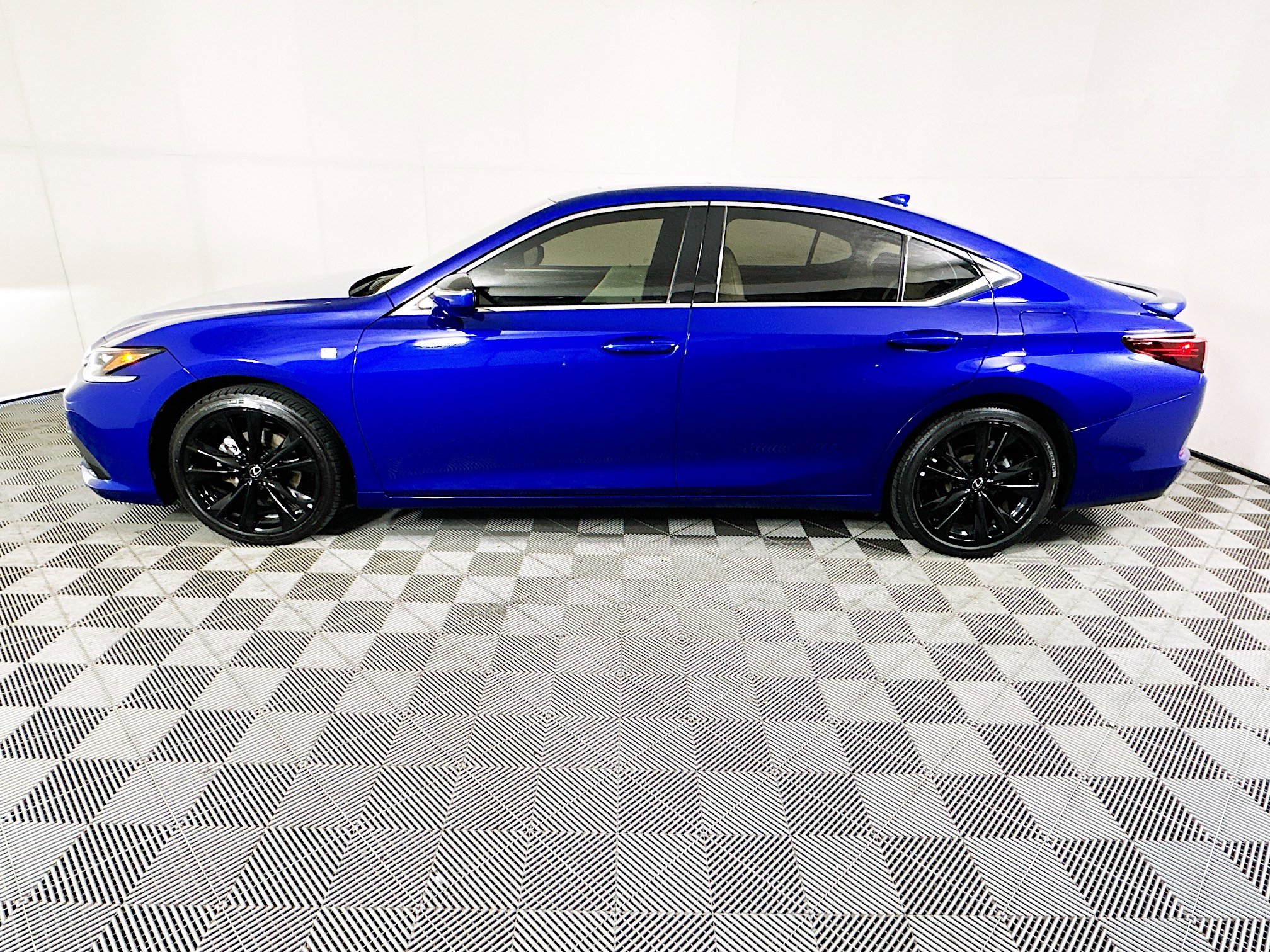 Used 2023 Lexus ES 350 F Sport image 6