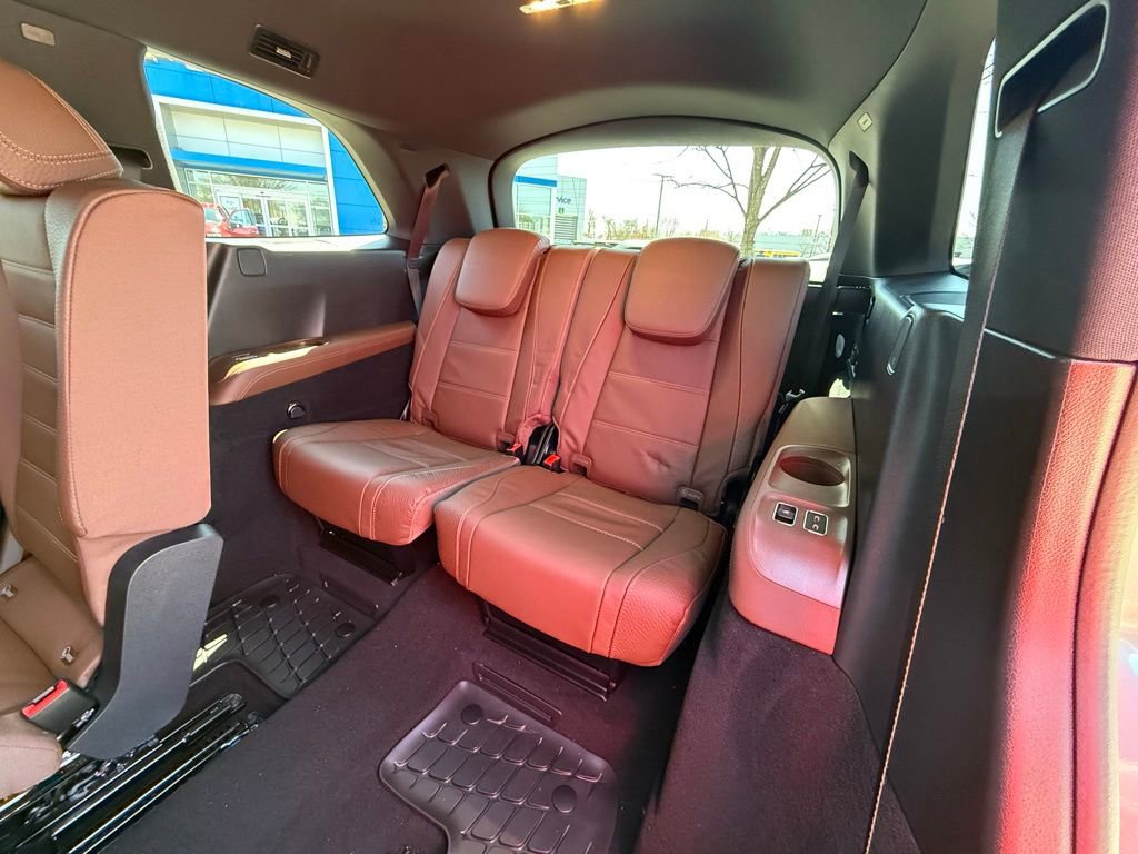 Used 2025 Mercedes-Benz GLS 580 4MATIC image 28