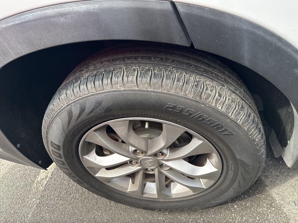 Used 2019 Hyundai Santa Fe SE FWD image 6