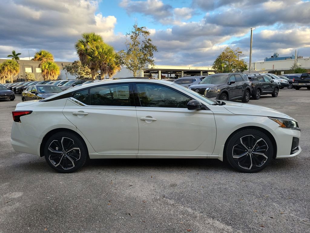 New 2025 Nissan Altima 2.5 SR w/ SR Premium Package image 8