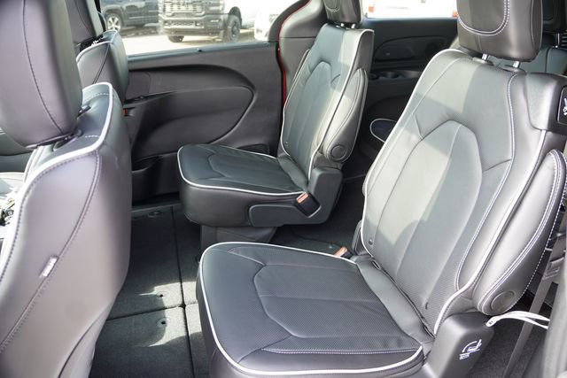New 2026 Chrysler Pacifica Limited w/ S Appearance Package image 12
