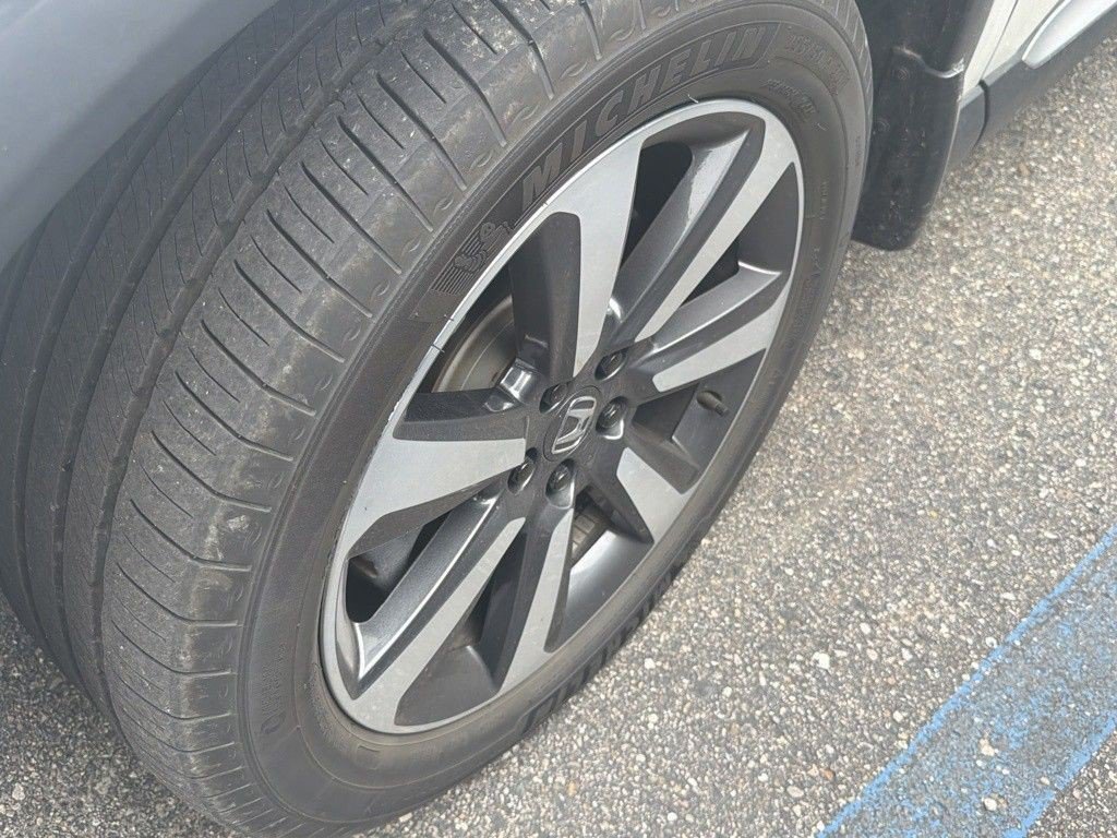 Certified 2024 Honda Pilot Touring image 2