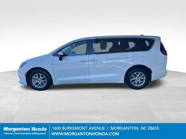 Used 2023 Chrysler Voyager LX FWD image 4