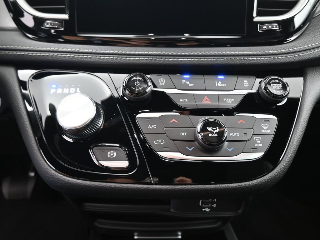 New 2026 Chrysler Pacifica Select image 4