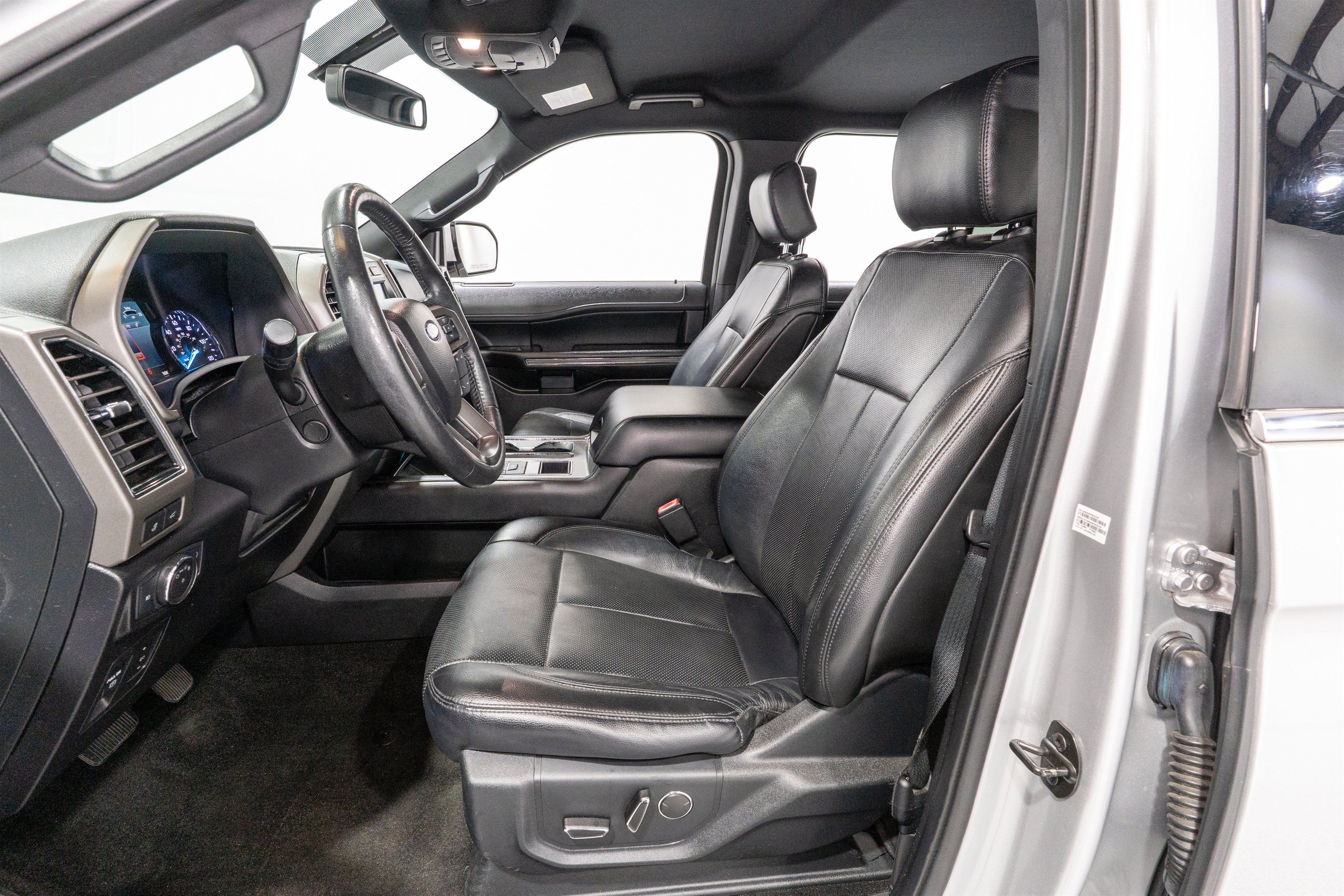 Used 2018 Ford Expedition Max XLT w/ Equipment Group 202A RWD image 13