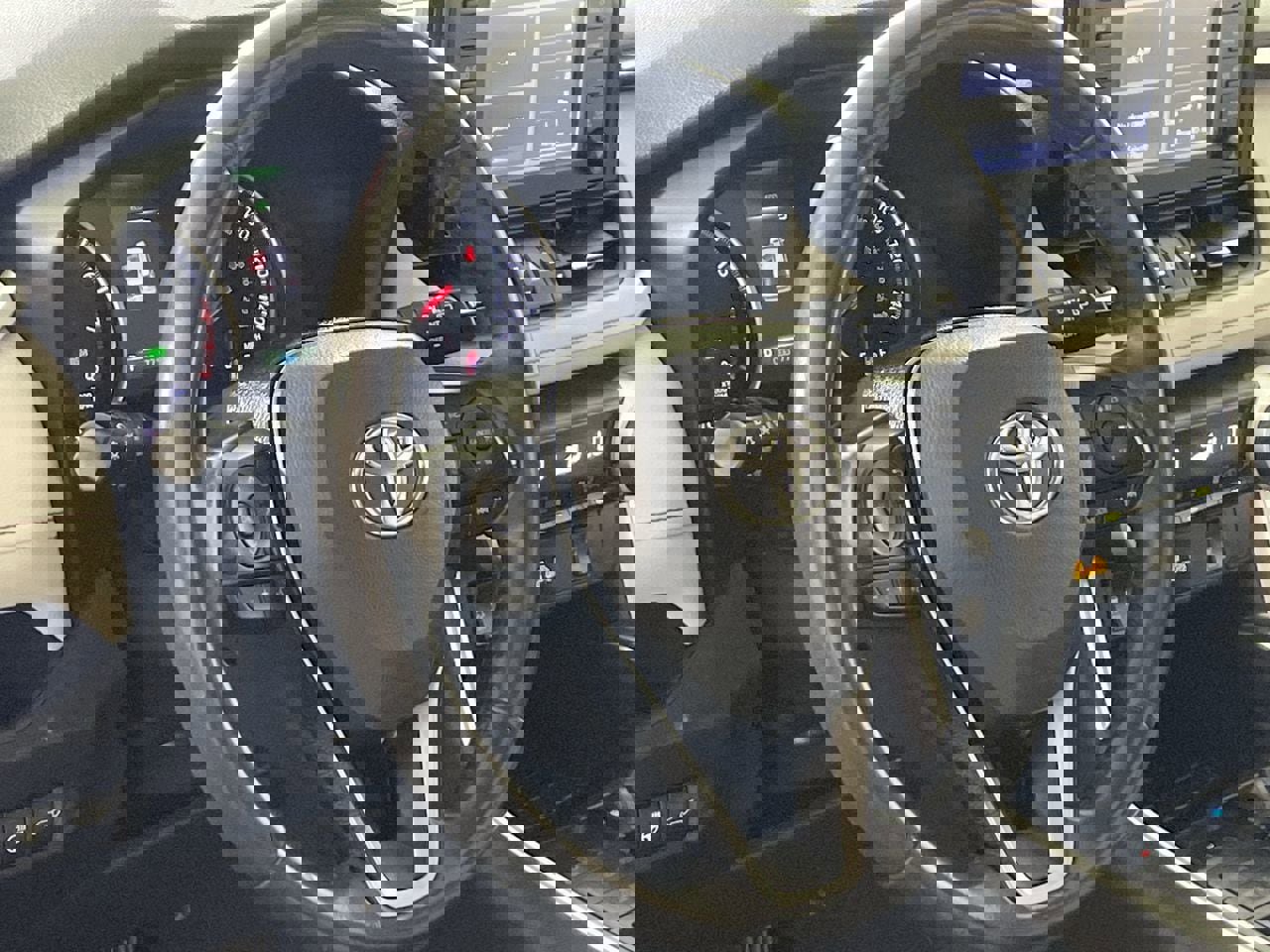 Used 2019 Toyota RAV4 XLE Premium w/ Cold Weather Package AWD/4WD image 14