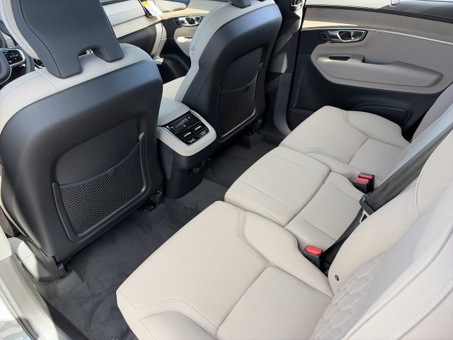 New 2027 Volvo XC90 B5 Plus AWD/4WD image 18
