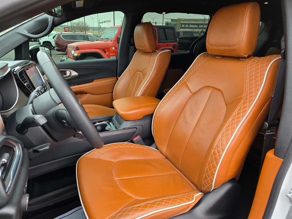 Used 2025 Chrysler Pacifica Pinnacle image 17