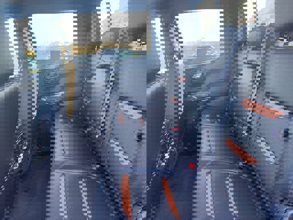 Used 2021 GMC Sierra 1500 AT4 w/ Technology Package image 17