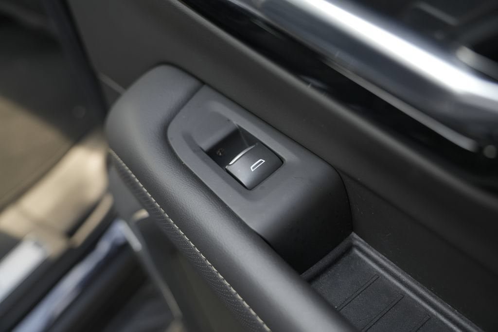 Used 2025 Chevrolet Suburban Premier AWD/4WD image 41