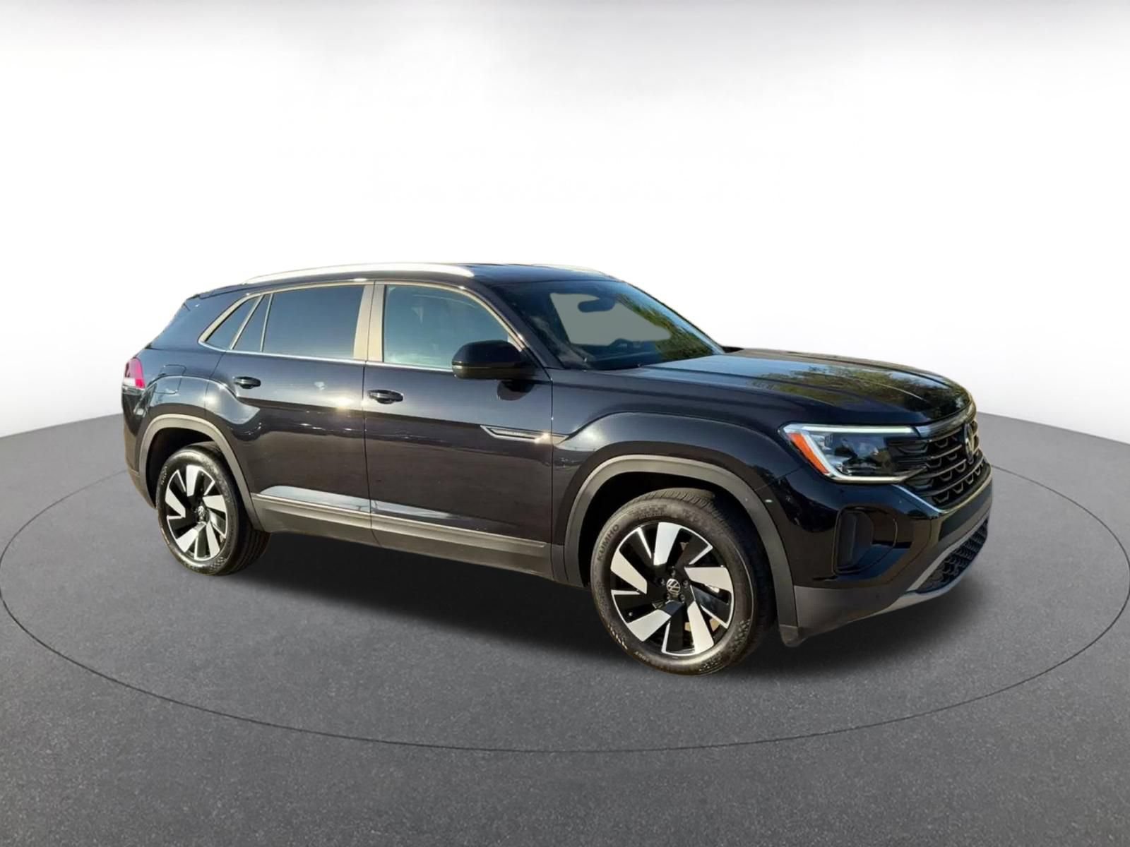 Used 2026 Volkswagen Atlas Cross Sport SE FWD image 2