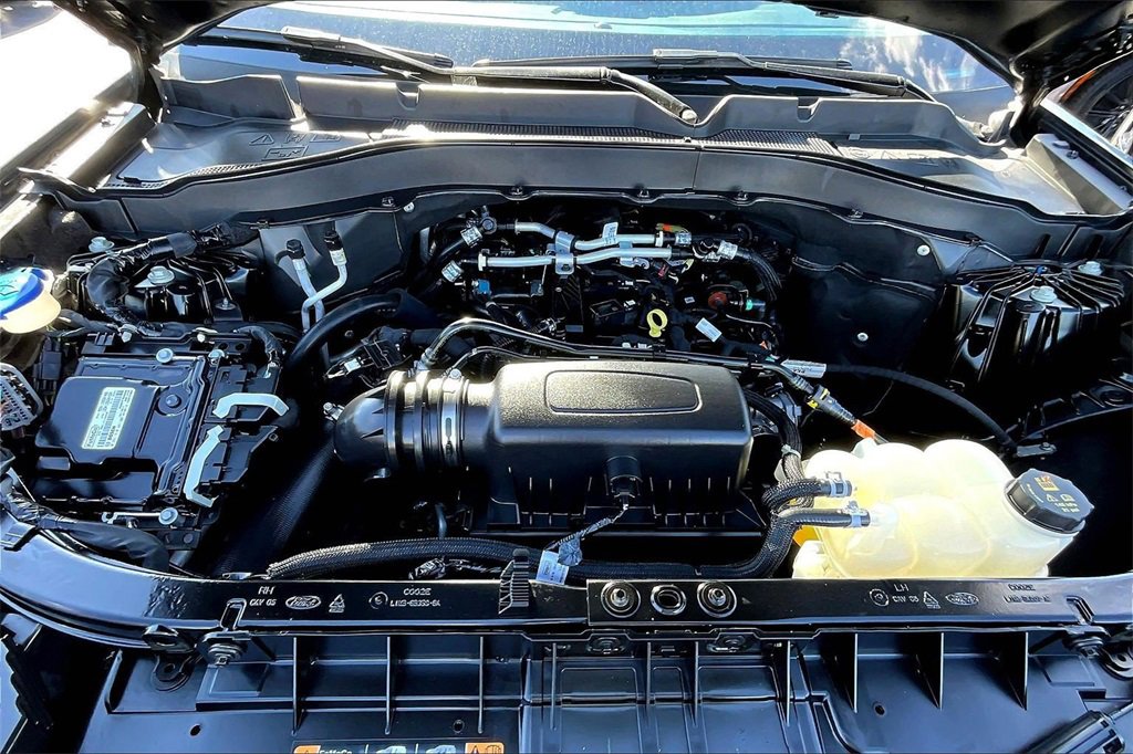 Used 2023 Ford Explorer XLT image 28