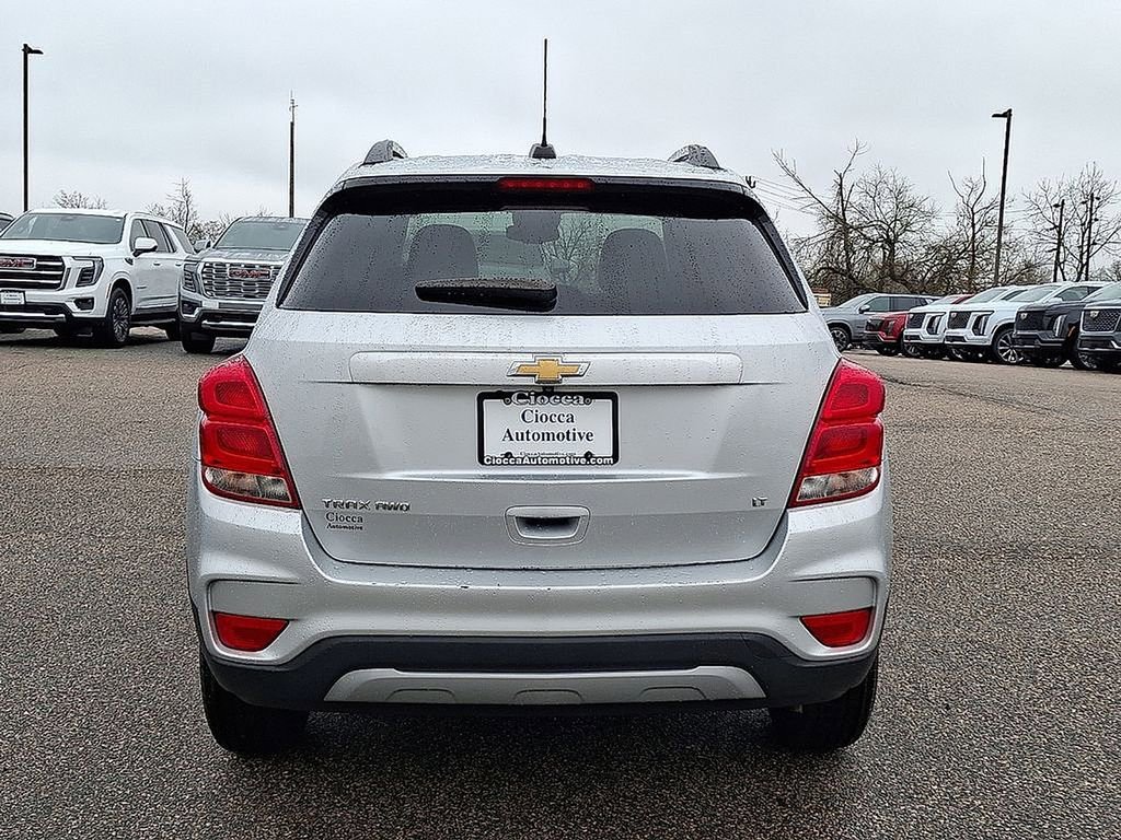 Used 2020 Chevrolet Trax LT w/ LT Convenience Package image 8