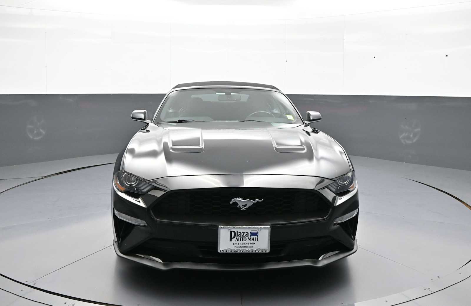 Used 2019 Ford Mustang Convertible RWD image 2
