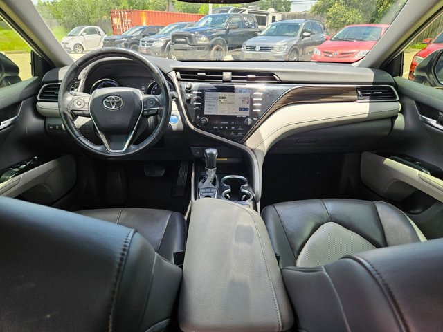 Used 2020 Toyota Camry XLE FWD image 16