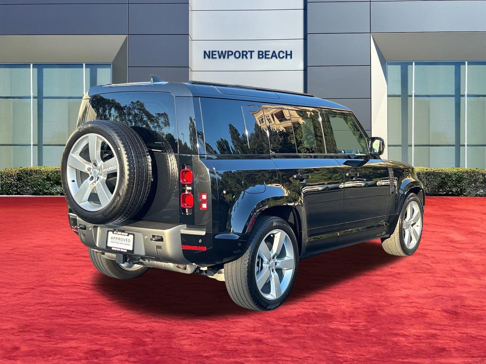 Certified 2025 Land Rover Defender 110 X-Dynamic SE image 8