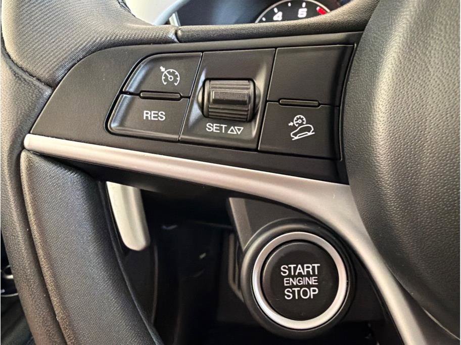 Used 2018 Alfa Romeo Stelvio Sport w/ Quick Order Package 22J Sport AWD/4WD image 17