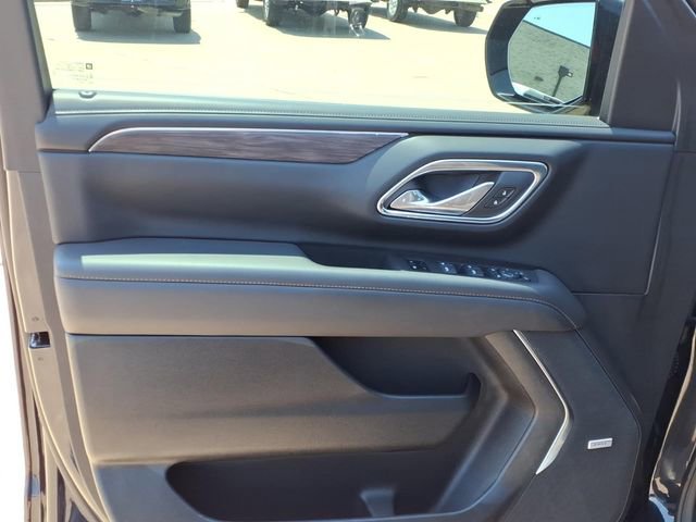 Used 2024 Chevrolet Suburban LT w/ Luxury Package AWD/4WD image 8